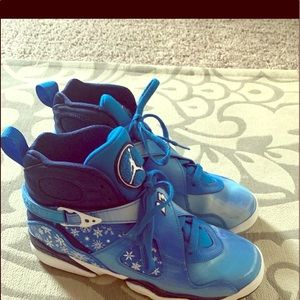 Boys RARE FIND Nike snowflake Sneakers
